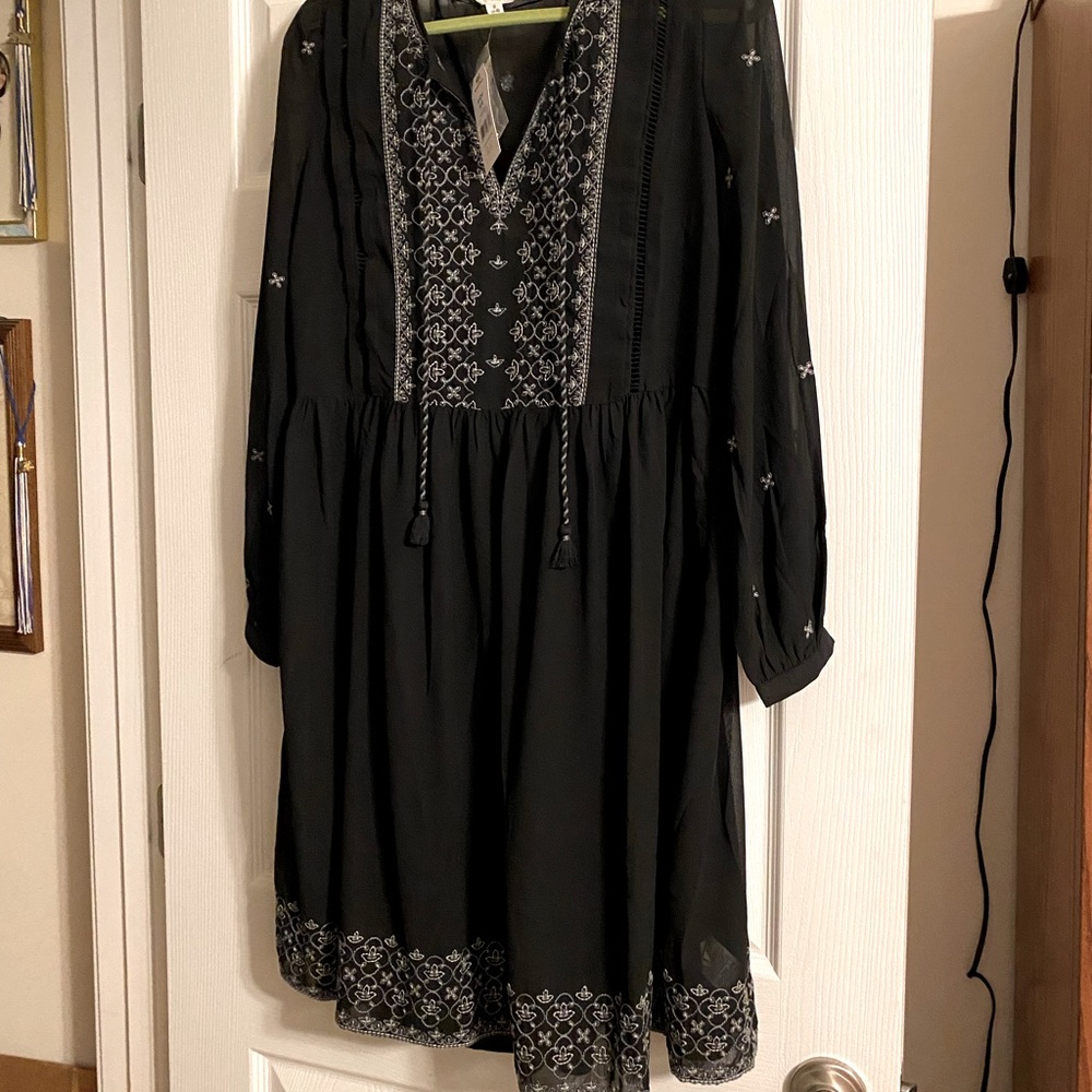 Black Polyester Dress with under slip sz small NEW